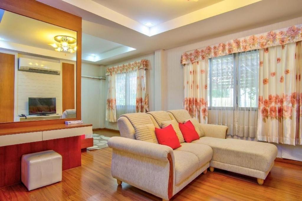 Thaiasia Goldensea Resort Аюттхая Экстерьер фото